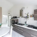 Elly's Parcheggio Privato דירה ראבנה