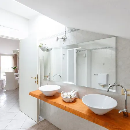 Elly's Parcheggio Privato Apartamento