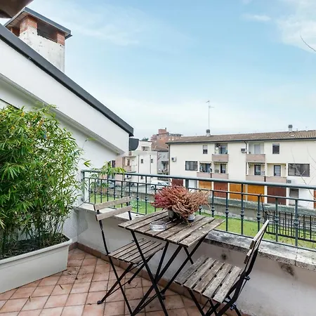 Elly's Parcheggio Privato *