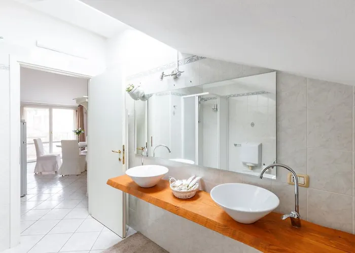 Elly's Parcheggio Privato Apartament