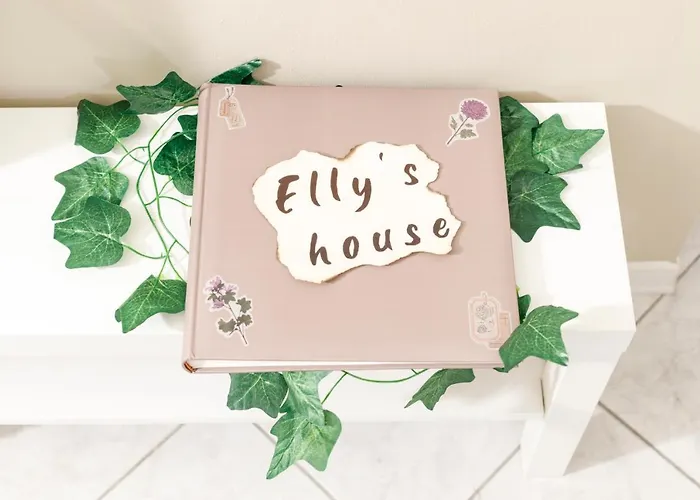 Elly's Parcheggio Privato 라벤나